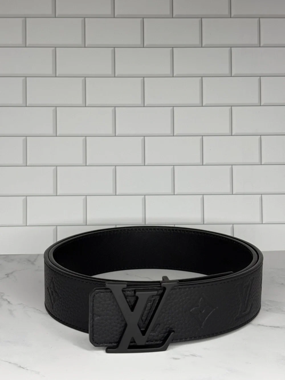 Louis Vuitton Men’s Black Reversible LV Buckle Belt